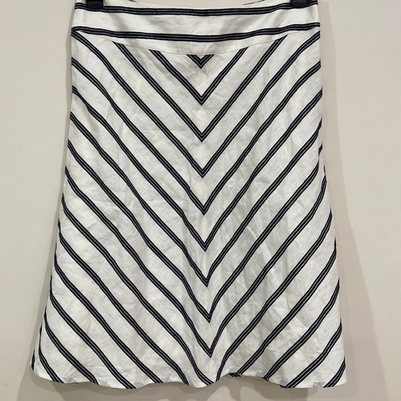 TALBOTS Skirt A-Line cream with stitch design. Size 8P - Picture 3 of 6